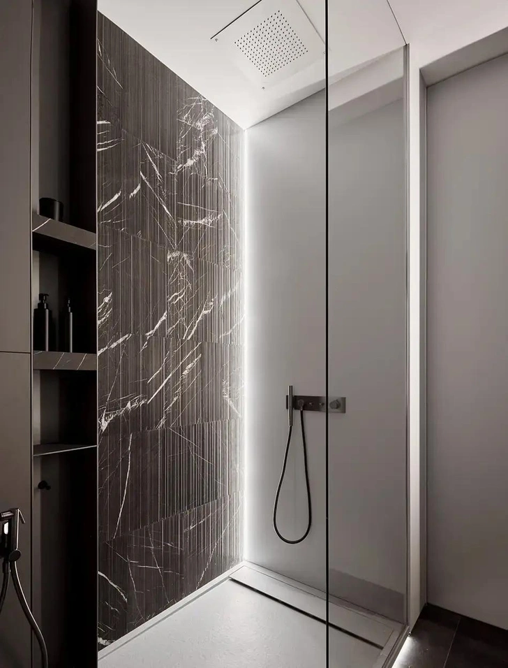 Сантехника, CEA, Treemme, NIC Design. Плитка на стене, Laminam. | Источник: Наталья Бочкова. Стиль: Анастасия Подъяблонская 