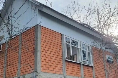 В Сочи мужчина снес незаконную летнюю кухню