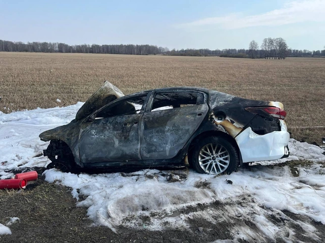 Машина после аварии сгорела почти полностью | Источник: ГАИ Тюменской области