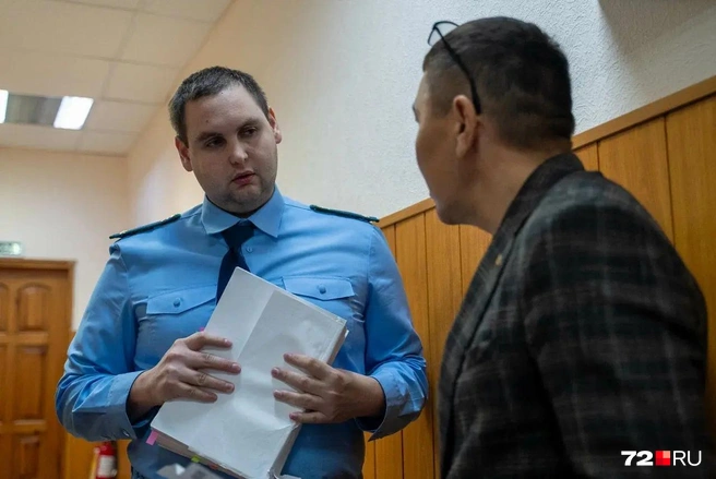 Адвокат говорит, что долгие годы бегает по ведомствам, включая прокуратуру, и пытается восстановить права инвалида  | Источник: Илья Чикотин / 72.RU