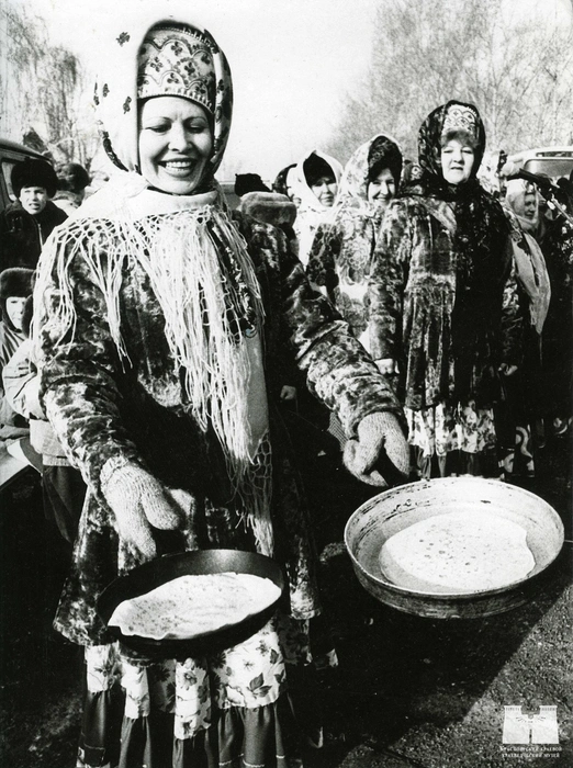 Празднование масленицы в Емельяновском подворье, 1990 год | Источник: Красноярский краевой краеведческий музей / Vk.com