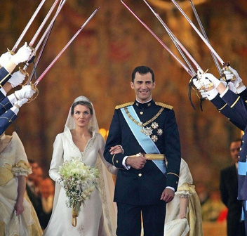 Глаз не отвести: самые красивые свадебные платья королевских особ