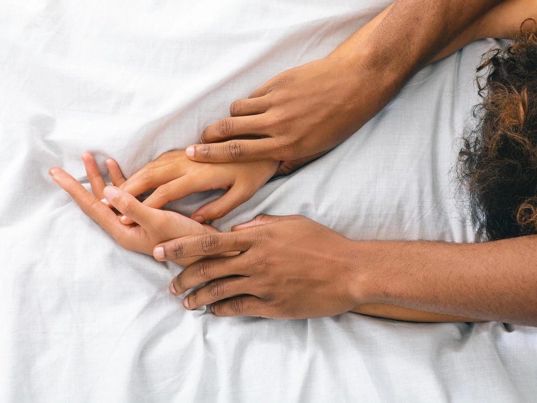 9 мифов о сексе, которые вредят ему и отношениям | marieclaire.ru