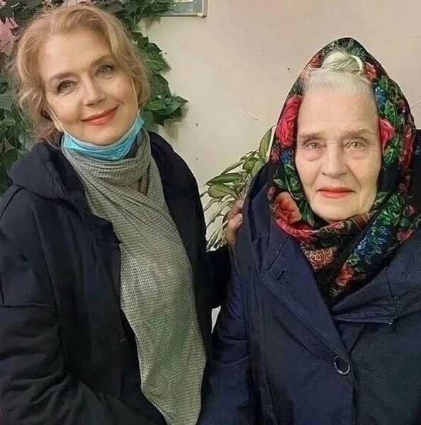 102-летняя мама Ирины Алферовой стала одной из жертв отравления в Центре ветеранов и госпитализирована в тяжелом состоянии