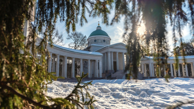 Гид по зимнему Архангельскому: как провести время в музее-заповеднике