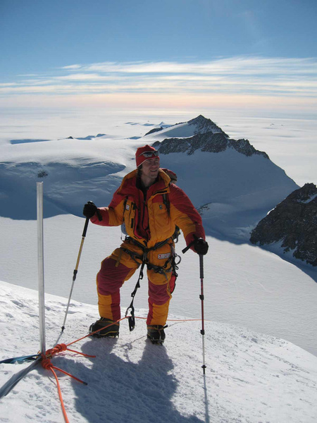 Чаепитие на грани: чему может научить восхождение на высочайшую гору Антарктиды?