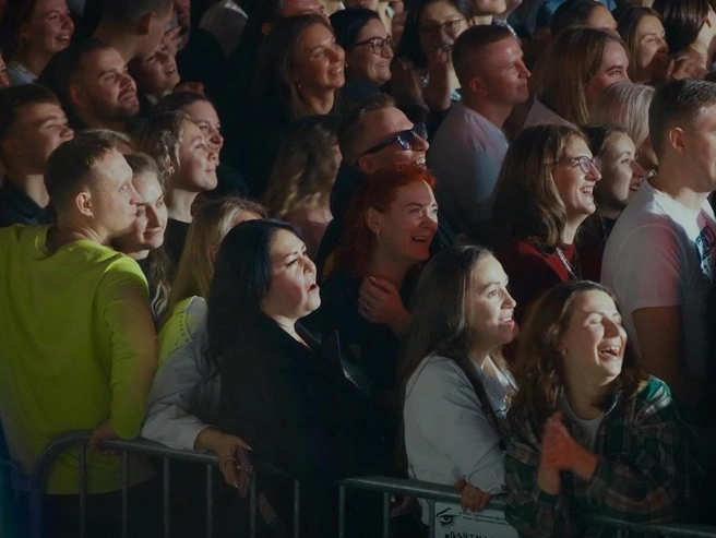 Публика активно подпевала артисту | Источник: Полина Зайцева / 76.RU