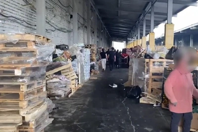 Пять мигрантов выдворят из Новосибирска за нарушения