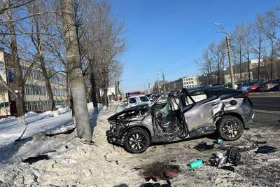 В Кургане OMODA врезалась в столб после перестроения