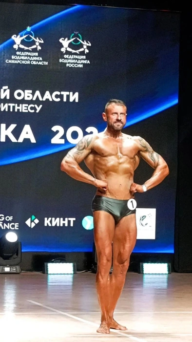 Эксперт из Тольятти в прекрасной форме! Недавно он выступал на Чемпионате Самарской области по бодибилдингу «Самарская Лука-2026» и занял почетное 2 место | Источник: Сергей Тетюшкин / vk.com