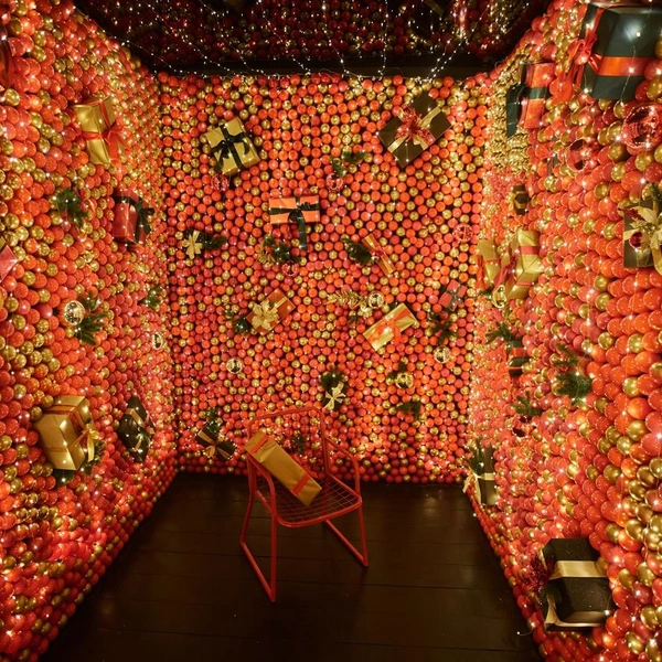 Здесь 4800 шаров! | Источник: Антон Колташов Семейные съёмки Выпускные альбомы, vk.com