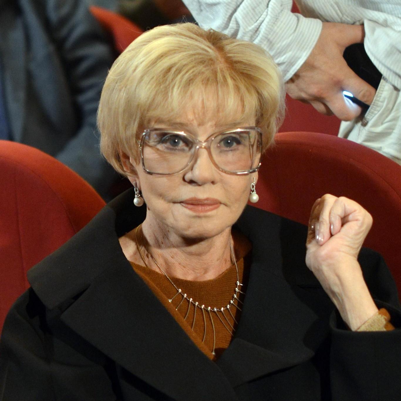 Вере Алентовой стало плохо на прощании с Анатолием Лобоцким — актрису вынесли на носилках