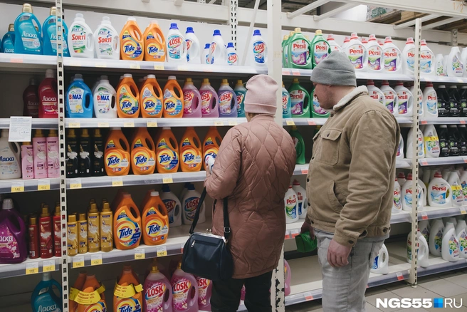 На полках в магазинах товары раскрученных брендов, омских порошков здесь не найдешь | Источник: Елена Латыпова / NGS55.RU