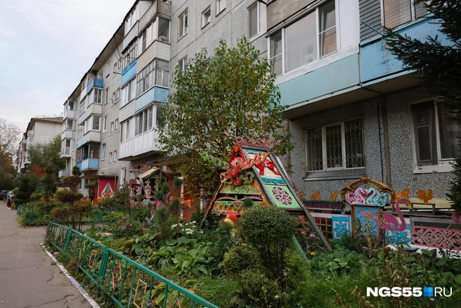 Остальные дворы поблизости — самые обыкновенные | Источник: Евгений Софийчук / NGS55.RU