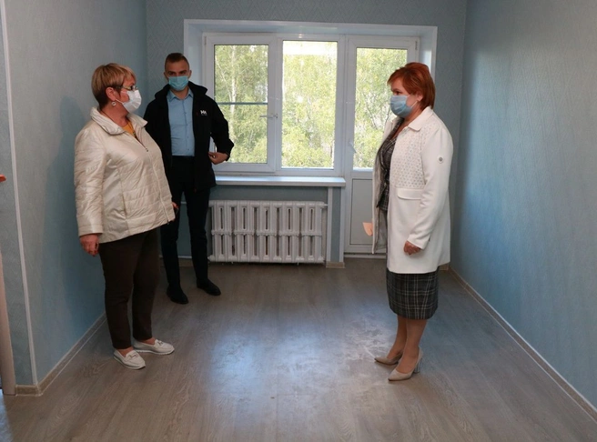 Сорокина осмотрела квартиры, которые передадут сиротам | ya62.ru