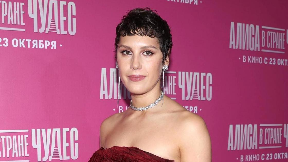 Дверь хоббита и свой СПА: смотрим квартиру Ирины Горбачевой, которая довела ее до слез