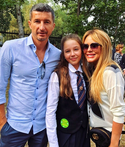 Евгений Алдонин с первой женой Юлией Началовой и дочерью Верой | Источник: Соцсети