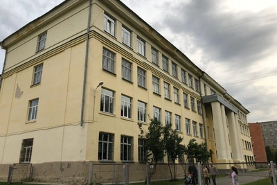 Старейшую школу на ВИЗе закрывают на капремонт