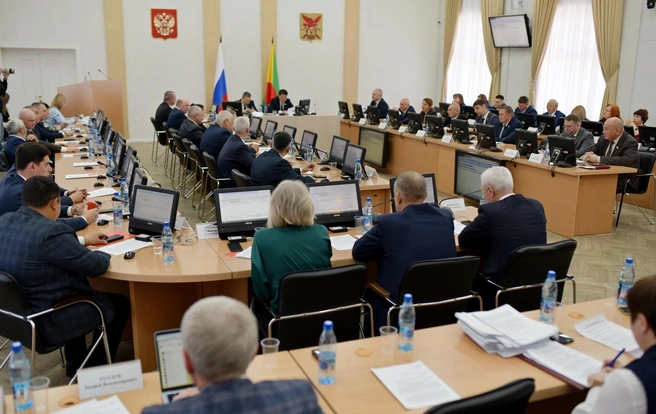 Председатель Общественной палаты Забайкальского края Андрей Козлов рассказал о накуренных туалетах в здании правительства на Чайковского, 8 в Чите | Источник: Канал «Депутат Забайкалья» в «Максе»