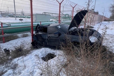 Lada Priora Crash in Volgograd After Truck Swerve