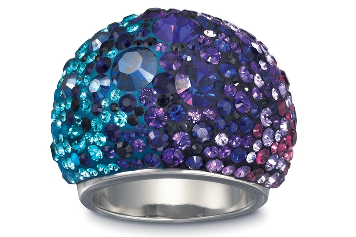 Кольцо Chic Purple Blue — один из бестселлеров Swarovski.