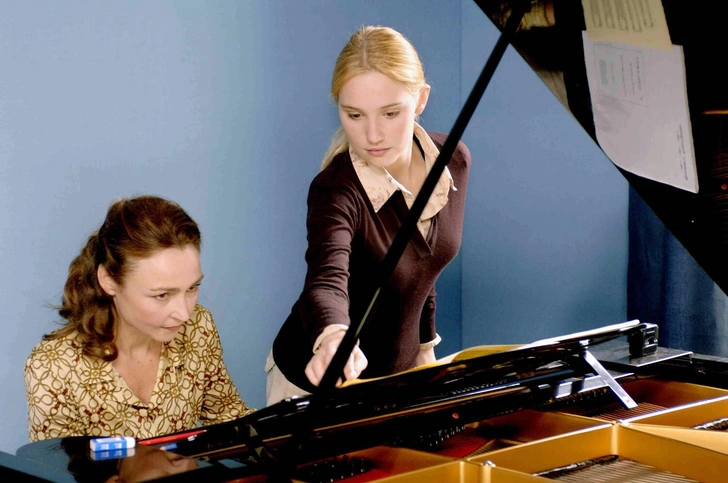 Катрин Фро, Дебора Франсуа | Источник: Кадр из фильма «Ассистентка» (2006)