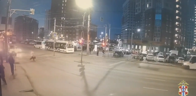 Омичка хотела сэкономить 2-3 секунды и теперь оказалась на больничной койке с тяжелыми травмами | Источник: «Госавтоинспекция Омской области» / max.ru