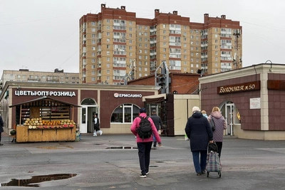 Правобережный рынок: торговля идёт, сроки открытия неясны