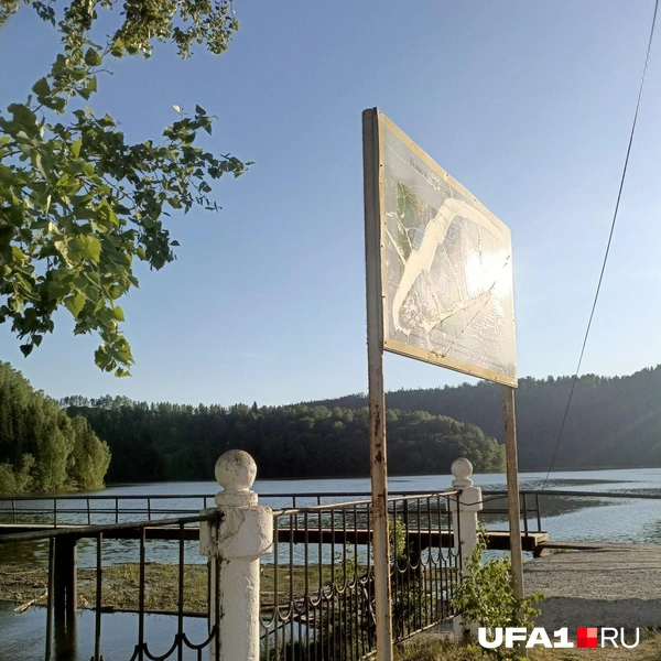 Старый, но уютный забор | Источник: Лейсан Загитова / UFA1.RU