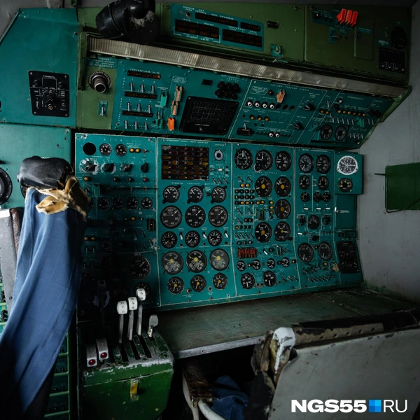 Не помешало бы обновить мебель в экспонате | Источник: Кирилл Башинский / NGS55.RU