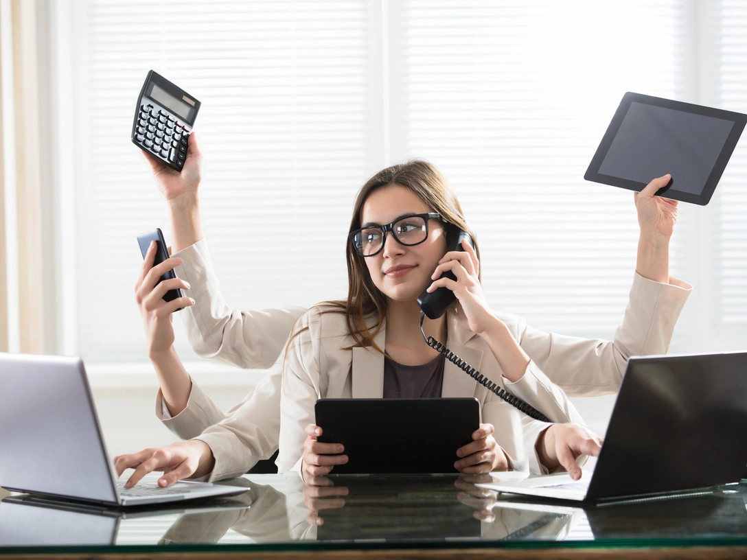 Синдром Юлия Цезаря: почему мы хотим успеть все и сразу (и стоит ли игра свеч) | marieclaire.ru