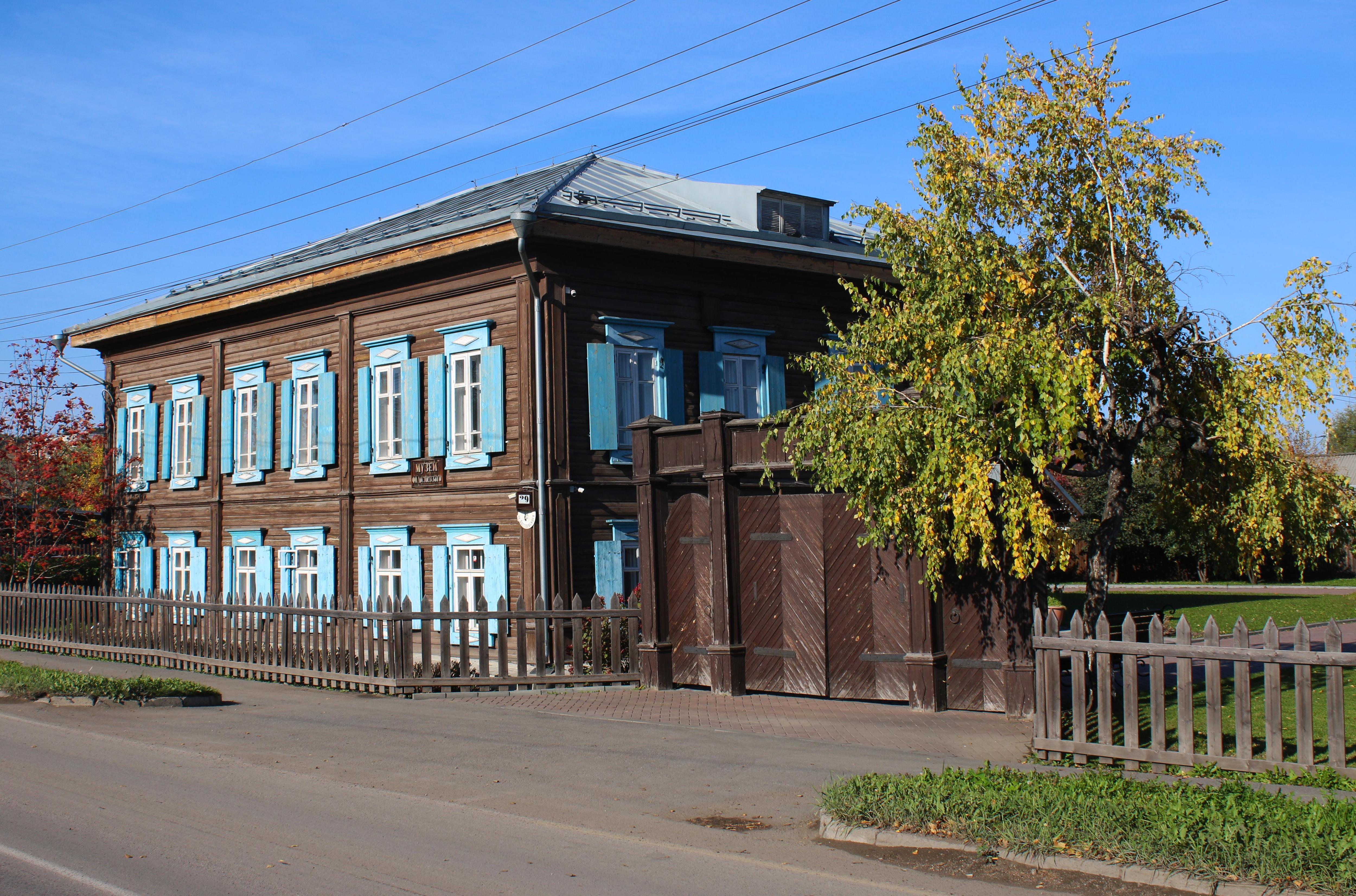 На той же улице есть музей Достоевского. Всего великий писатель приезжал в Новокузнецк трижды, в 1856 и 1857 году, и провел здесь 22 дня | Источник: Игорь Епифанцев / NGS42.RU