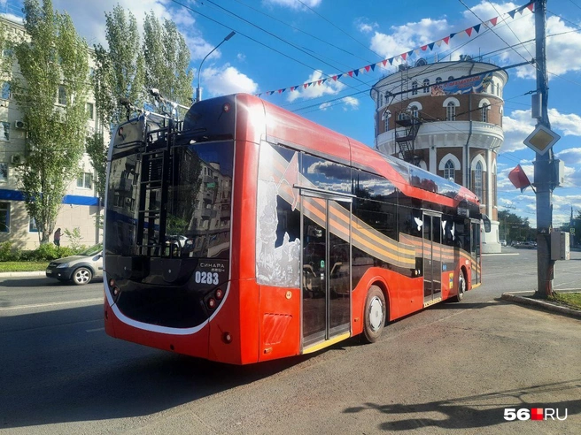 Врип главы Оренбурга Альберт Юмадилов собирается обновлять троллейбусный парк и менять опоры и линии, но поэтапно | Источник: Анастасия Баринова / 56.RU