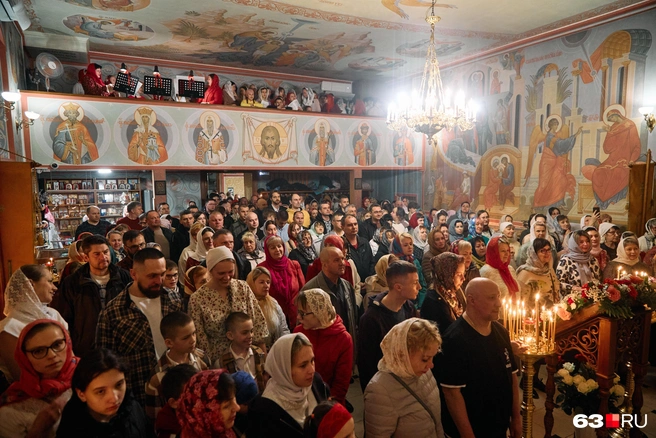 Пасхальную службу сопровождал и малый хор | Источник: Роман Данилкин / 63.RU