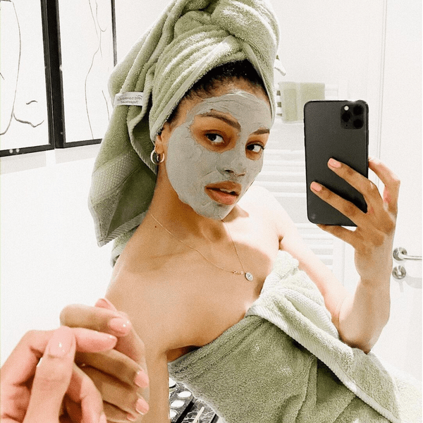 Ставим лайк: увлажняющие маски для лица, которые спасут твою кожу осенью 2022