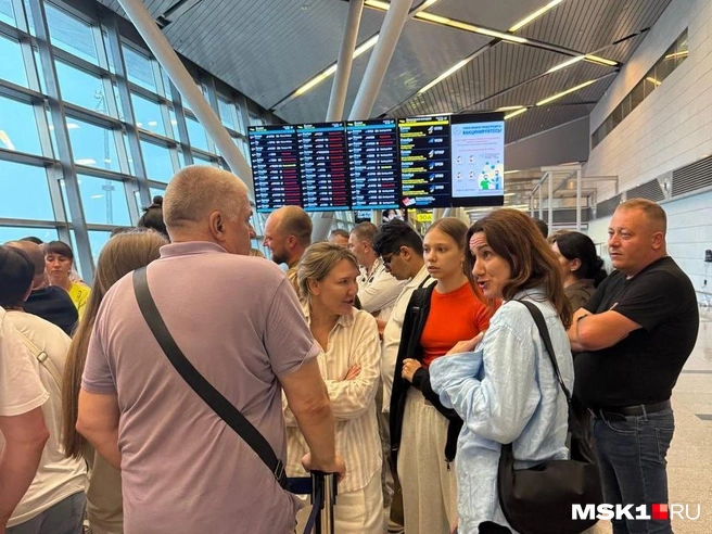 Онлайн-табло во Внуково горит красным | Источник: читатель MSK1.RU