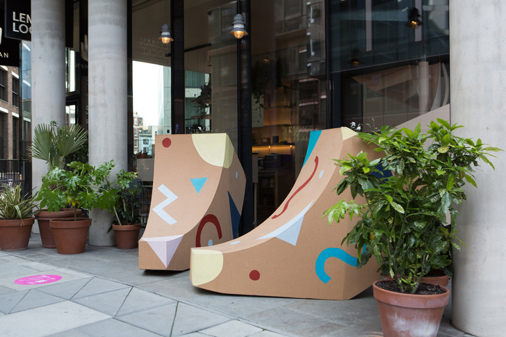 Дизайнерские скамейки украсили улицы Лондона