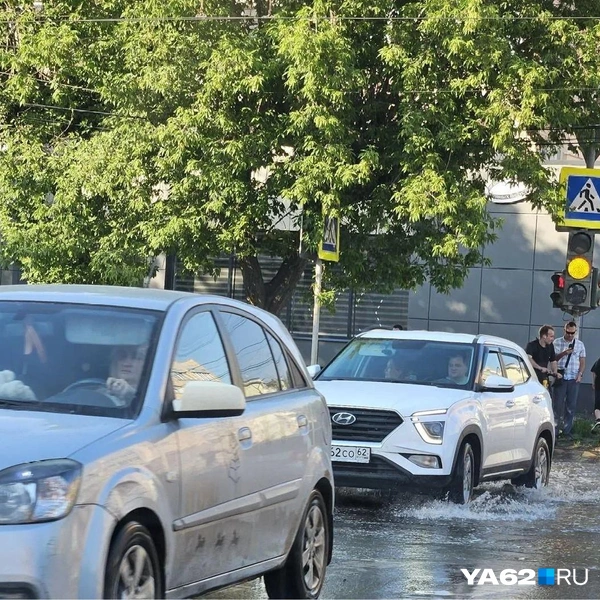 Пешеходные переходы тоже затоплены | Источник: Читатели YA62.RU