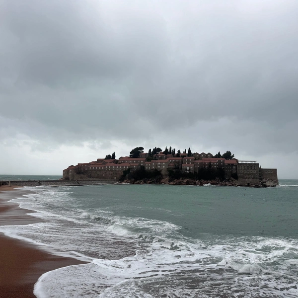 Остров Свети-Стефан | Источник: Габриелла Захарова / 26.RU