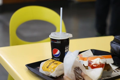 Екатеринбуржцы возмущены сетом 'Накорми тарелочницу' в Бургер Кинг