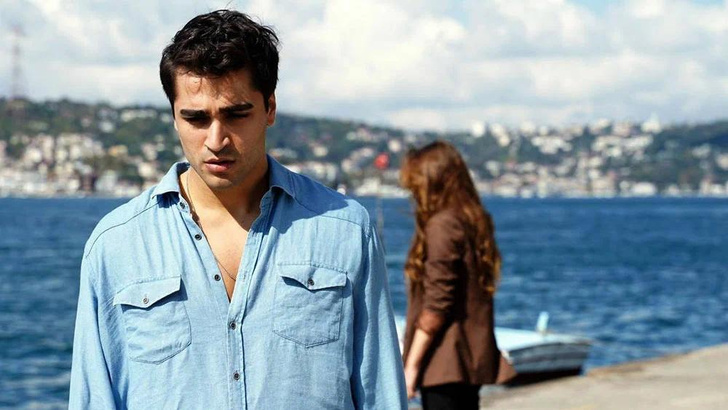 Поклонники турецкого сериала «Зимородок» уверены, что в конце сериала погибнет главный герой 🤯