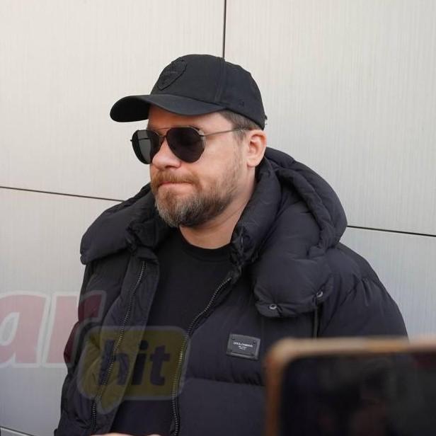 Молчание, глаза, полные скорби: Гарик Харламов и Сергей Бурунов провожают Романа Попова в последний путь