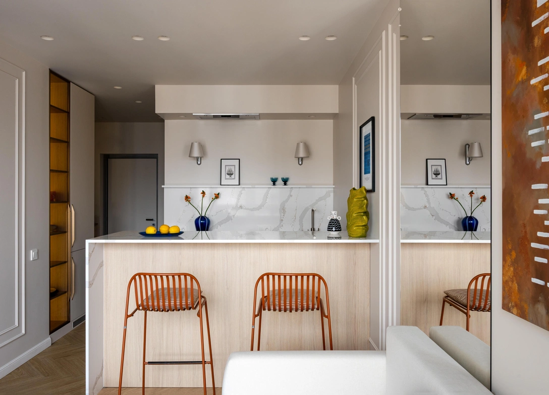 Вся встроенная мебель изготовлена по эскизам дизайнера местным производителем. | Источник: Катерина Самойлович. Стиль: Ольга Роговенко