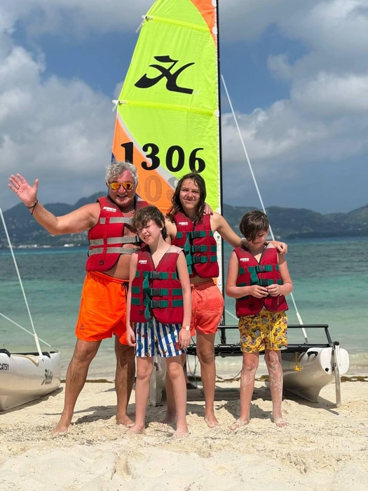 До недавнего времени семья еще отдыхала вместе | Источник: Полина Диброва / T.me