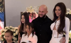 Милое поздравление сына, роскошные платья, букеты: Самойлова и Джиган отмечают годовщину свадьбы
