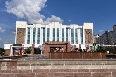 Парковки в центре Тюмени переходят на круглосуточную оплату