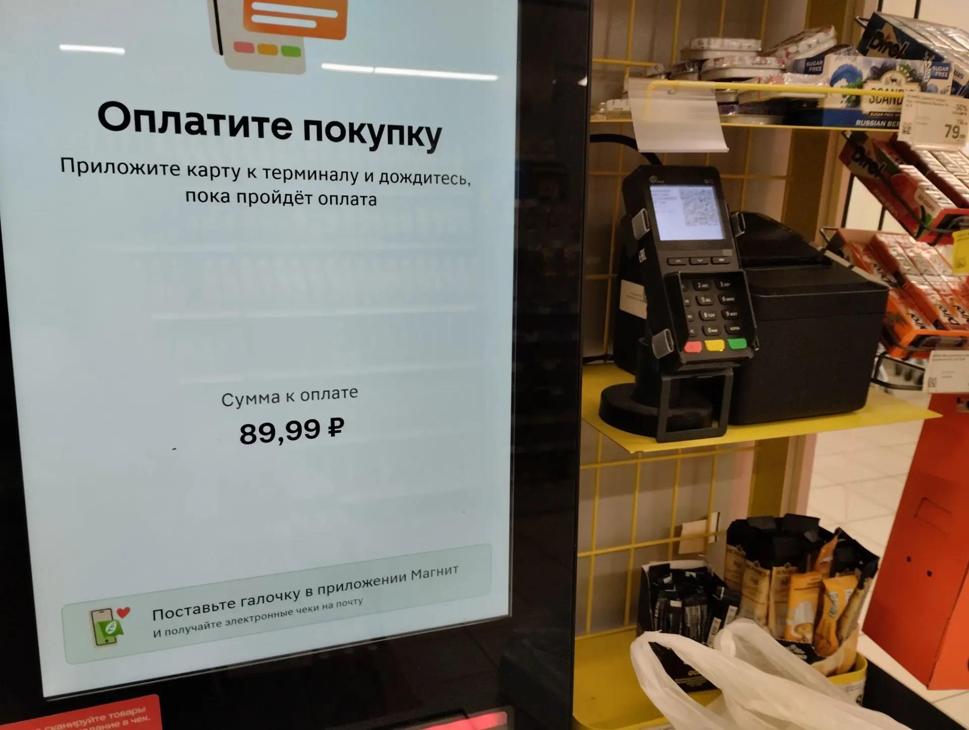 Треть всех чеков. Ретейлеры заменяют живых кассиров терминалами самообслуживания: формат стал популярен, но не вытеснит людей