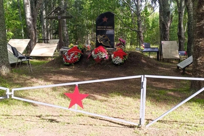В Змейско убрали воинский мемориал