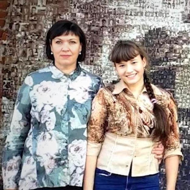 «Задушила любовью»: гиперопека приемной матери довела ее до могилы, а дочь-подростка — до тюрьмы