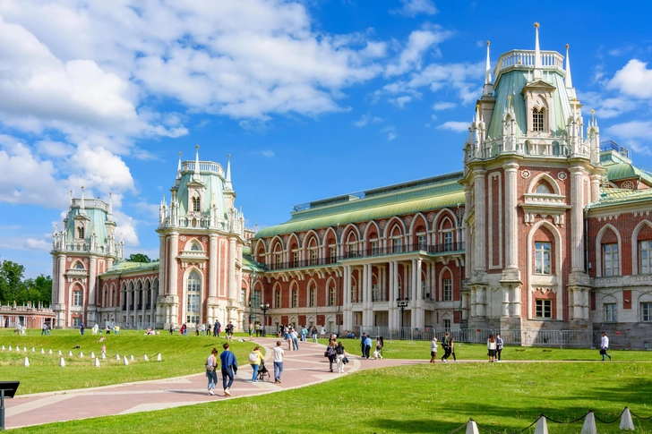Вид Большого Царицынского дворца. | Источник: Shutterstock/Fotodom.ru